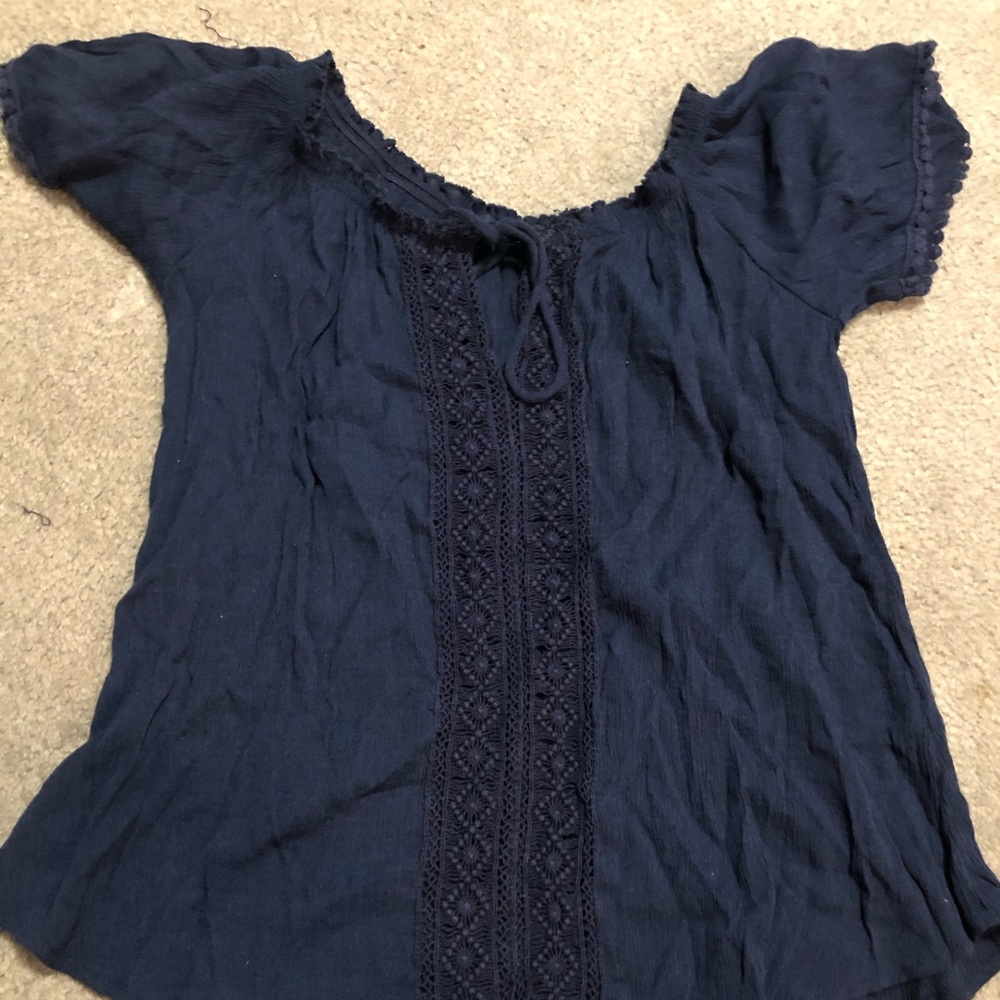 Off the shoulder tee